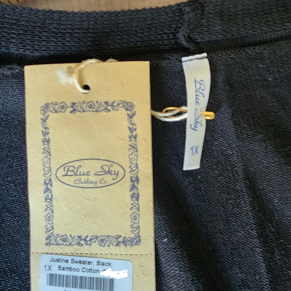 Blue Sky plus-size black knit long cardigan with patch pockets. Size 1X - Picture 5 of 10